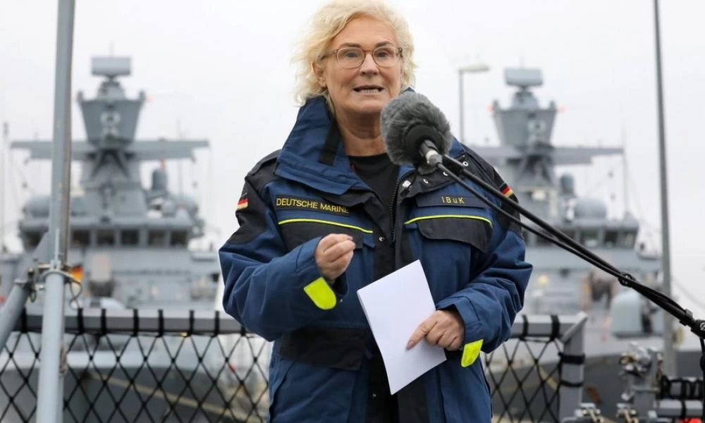 Γερμανίδα υπουργός Άμυνας σε Πούτιν: «Η Ρωσία δεν μπορεί να υπαγορεύει στους εταίρους του ΝΑΤΟ τη στάση τους»